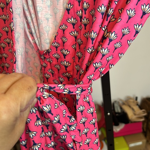 Pink Wrap Dress Size Large w/ Navy White Flower Pattern Like New - Picture 3 of 7